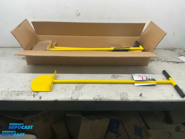 Lot 2-93606 - Lot of (4) heavy duty hound dog sidewalk edgers