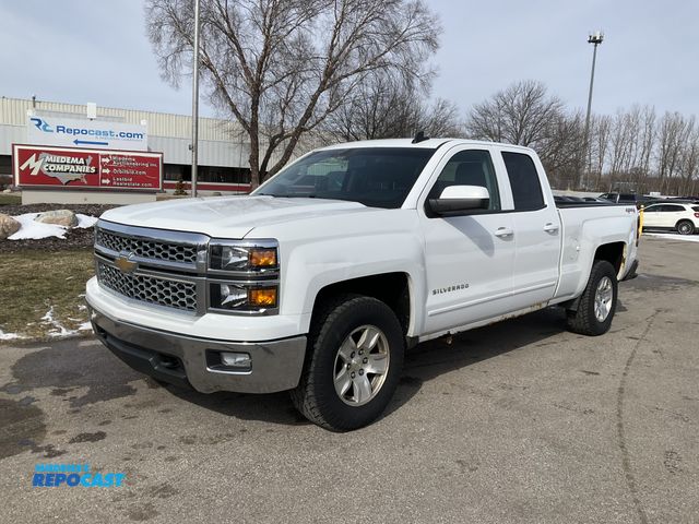 Lot 2-43351 - 2015 Chevrolet Silverado 1500 LT Double Cab Pickup Truck 4x4