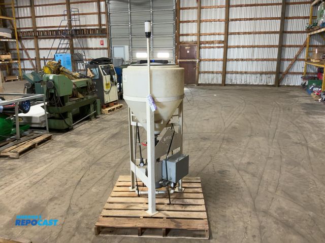 Lot 2-34529 - WardJet 400 Bulk Abrasive Hopper for a Water Jet, 30 Gallon Poly Bin