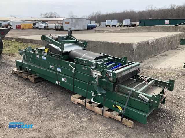 Lot 2-33117 - 27'' slide pan kit with 26-3/4”W belt, (5) legs, end drive, approx 45’ long, 208-230/460-480 volt 3 ...