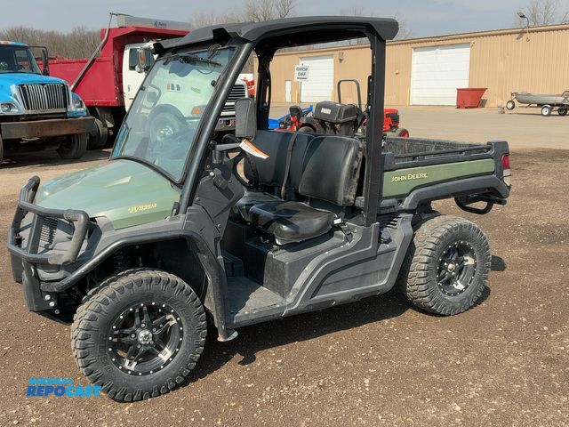 Lot 2-43061 - 2021 John Deere XUV835M UTV