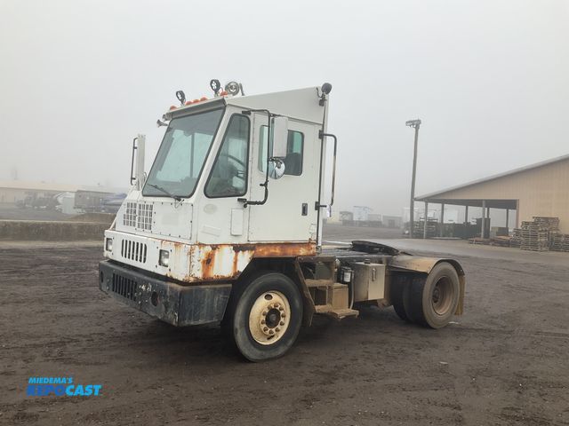 Lot 2-11517 - 2008 Ottawa 4x2 Yard Spotter Switcher Truck