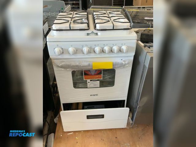 Lot 2-13757 - Scratch & Dent Avanti GR2414CW Oven