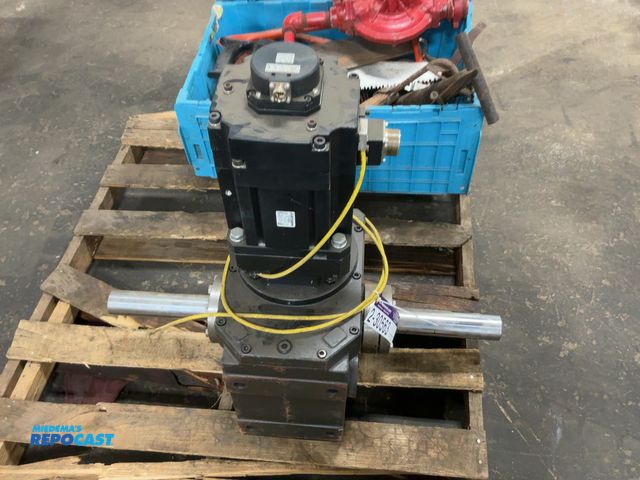 Lot 2-30563 - Mitsubishi Servo Motor with Gearbox, HF-SP502BK, 2" diameter shaft