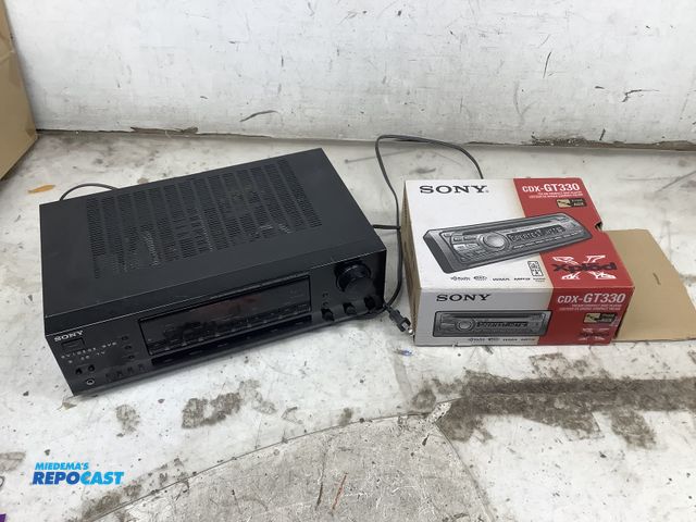 Lot 2-35290 - Sony STR-D511 Audio/Video Control Center and a Sony CDX-GT330 FM/AM Compact Disc Player