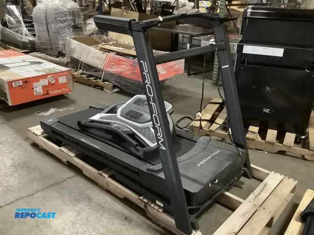 Repocast.com - Lot 2-36694 - Lot of (1) black pro-form treadmill pro ...