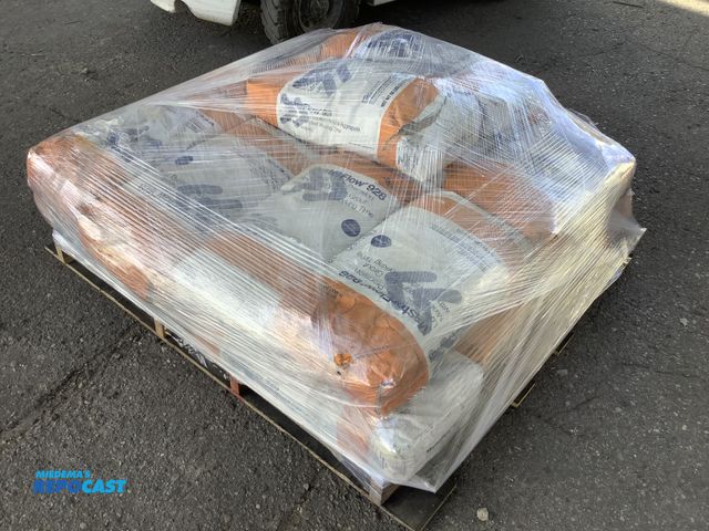 Lot 2-27745 - Skid of dry concrete mix bags master flow 928 low dust high precision mineral-aggregate grout