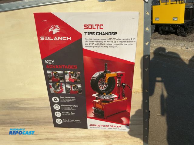 Lot 2-41948 - New SDLANCH SDLTC Tire Changer, 220/380 Volt, 1020mm Max Wheel Diameter, 12-24" Inner and 10-22" Out...