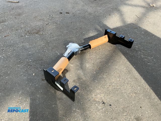 Lot 2-69289 - 44564 Horizon global black steel trailer hitch receiver