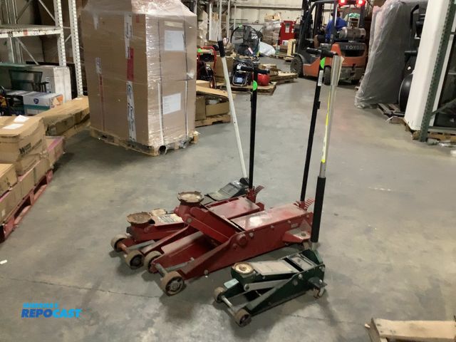 Lot 2-33475 - Safeguard 2 ton hydraulic service jack, Steelman 10 ton professional hydraulic service jack, Steelma...