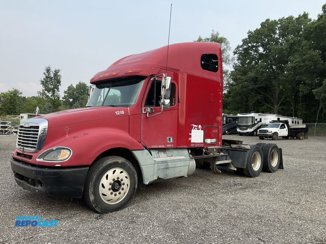 Lot 2-30471 - 2005 Freightliner Columbia 120 6x4 Semi Truck