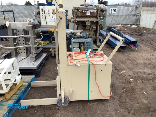 Lot 2-92228 - SCS TR Industrial Lift