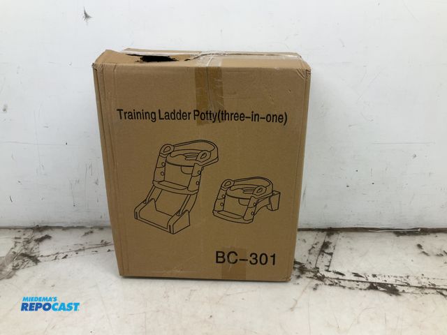 Lot 2-77958 - New Training Ladder Potty, 3-in-1, model#BC-301