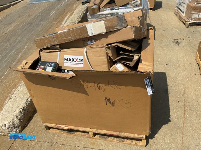 Lot 2-11237 - Skid of Assorted New Mud Flap Hangers for Semi Trucks, includes Mudflap Reflectors, See Pics for Inv...
