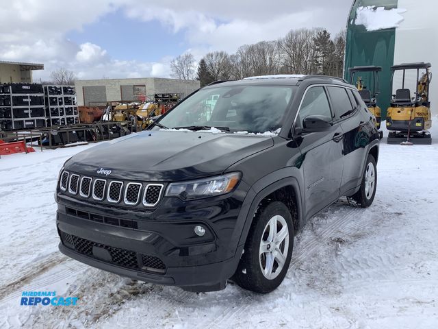 Lot 2-40830 - 2023 Jeep Compass Latitude SUV 4x4