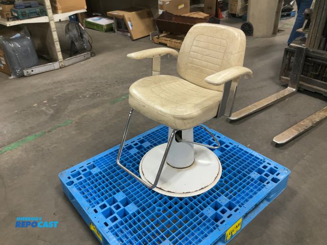 Lot 2-65392 - Belmont barbers chair, has some wear