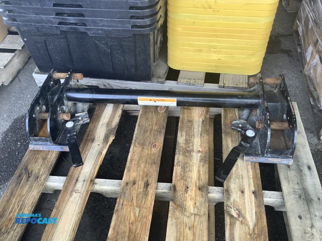 Lot 2-27925 - Universal Skid Steer mounting bracket, used condition