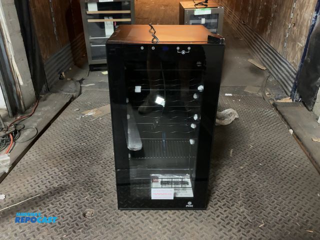 Lot 2-69228 - Scratch & Dent Vinotemp EL-28TS 28-Bottle Single-Zone Wine Cooler