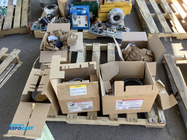 Lot 2-75494 - Skid lot of industrial parts including an automatic vent damper model#D896, Johnson controls blower ...
