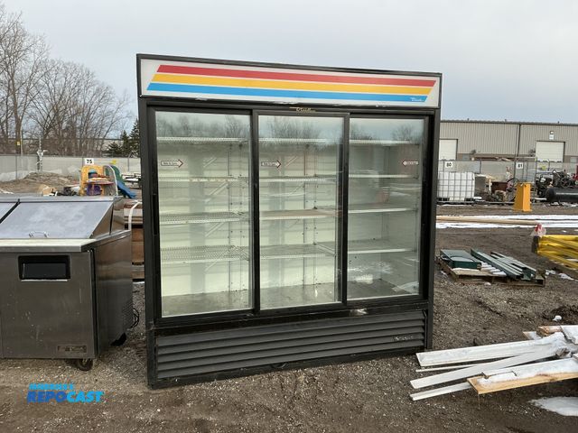 Lot 2-19732 - GDM-69 true 3 door glass cooler