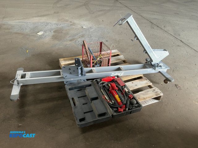 Lot 2-30151 - Frame and Body Straightening Rack on Casters, Vertical Arm Has been Reinforced, Comes with Manual Pu...
