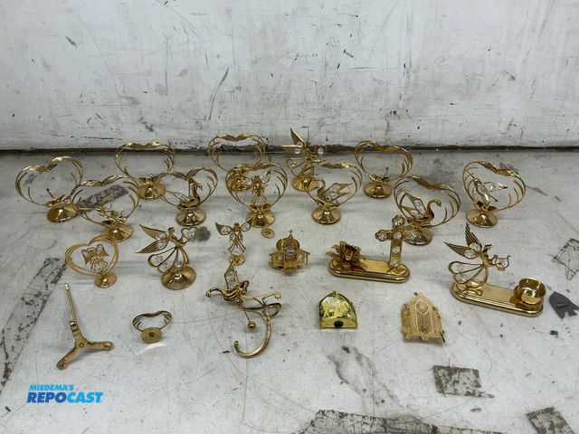 Lot 2-96094 - Lot of 24 carat gold-plated statues