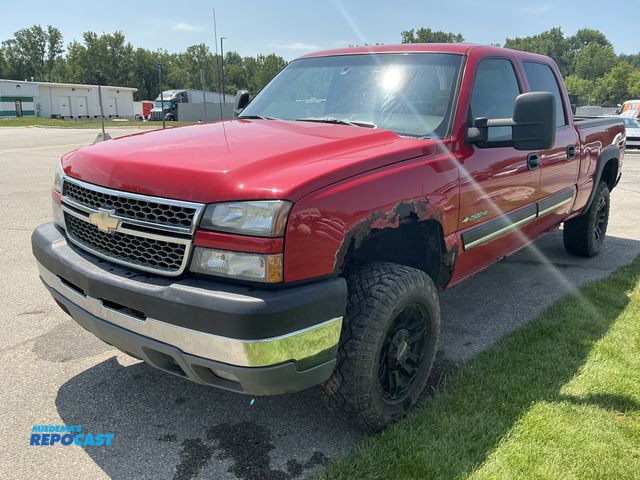 Lot 2-45877 - 2005 Chevrolet Silverado LS Crew Cab Pickup Truck 4x4