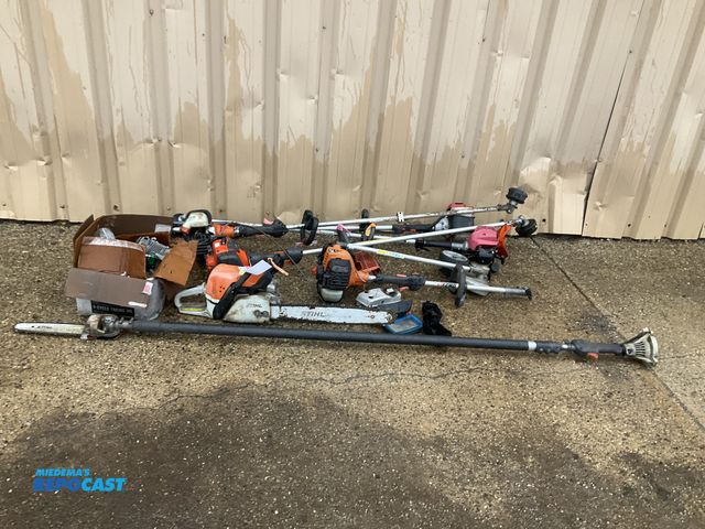 Lot 2-23704 - Lot of string trimmers, parts, chain saw and pole saw parts for repair