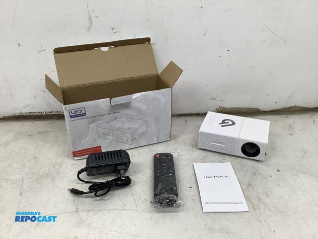 Lot 2-75375 - Mini LED projector model#YK11 12V