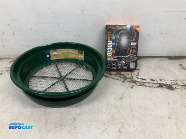 Lot 2-19081 - Lot of (2): (1) Gold Panning Classifier, and (1) Solar R0C10 10,000mAh power pack(used)