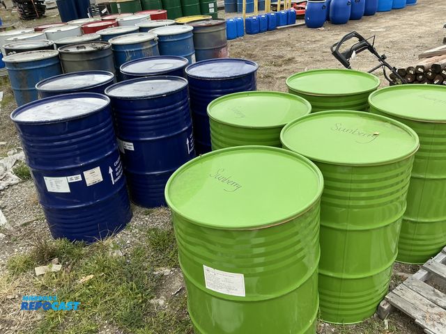 Lot 2-69372 - Metal Lot of (10) 54 gallon food grade barrels. Previously containing mango pulp In the blue barrels...