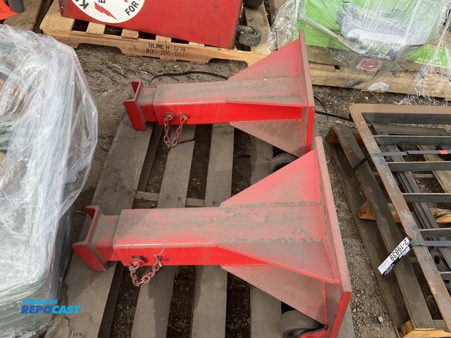 Lot 2-19841 - 2 Red industrial rollable heavy duty support stands