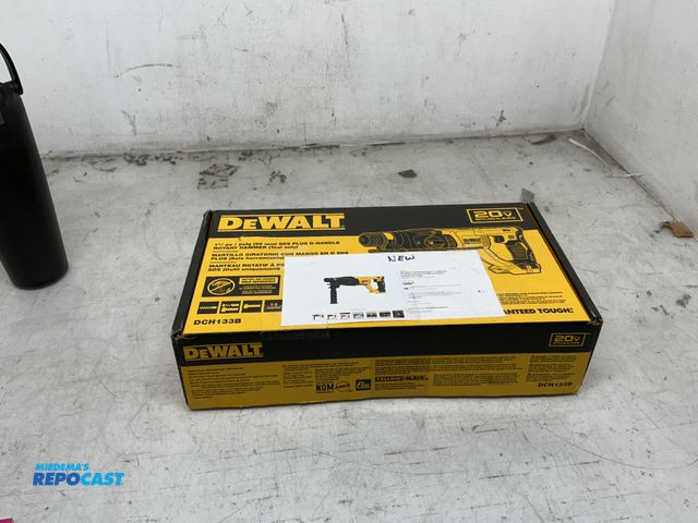 Lot 2-23083 - 20V Max Cordless Brushless 1 in. SDS Plus D Handle Concrete and Masonry Rotary Hammer Tool only, DCH...