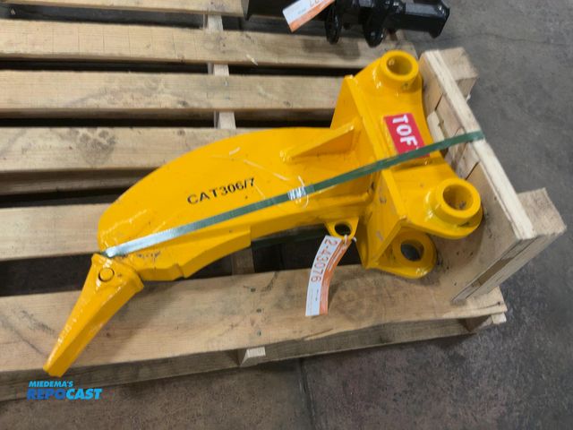 Lot 2-43076 - New Toft Ripper Attachment for Cat 306/307 Excavator
