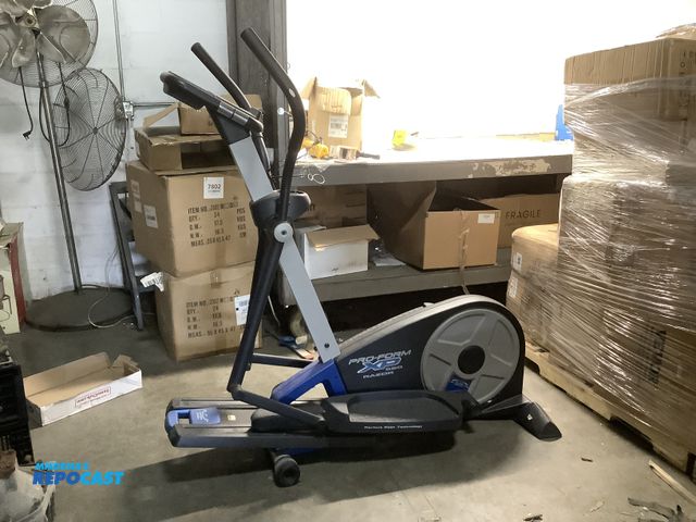 Repocast.com - Lot 2-29977 - Proform XP 520 Razor Elliptical