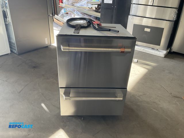 Lot 2-40459 - Scratch & Dent Cafe 84822 Dishwasher