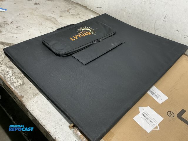 Lot 2-90178 - Folding solar panels