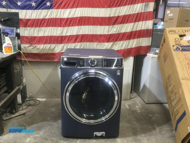 Lot 2-65039 - GE front loader washer and dryer in one GE power steam
1 step wash + dry
quiet control
ultra fresh v...