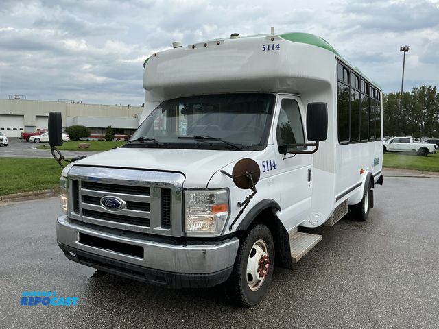 Lot 2-33427 - 2018 Ford E-450 Passenger Van RWD