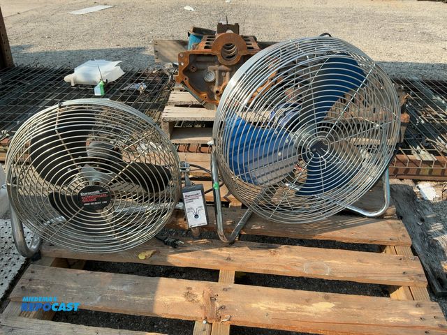 Lot 2-18187 - Lot of 2 small industrial fans 1- duracraft 1- patton 105154