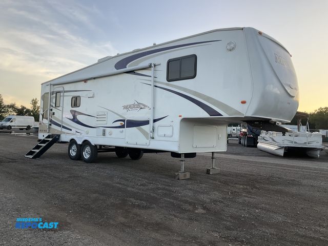 Lot 2-21487 - 2007 Mako 29 FRBW Blue Water 5th Wheel Travel Trailer