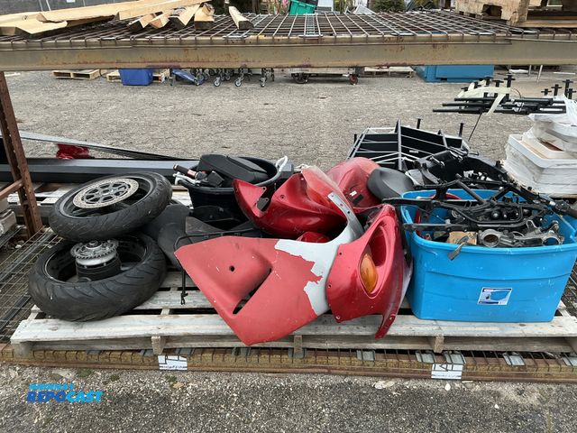 Lot 2-93480 - Skid lot various asst. Suzuki Hayabusa parts from 1999 - 2007