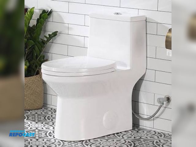 Lot 2-23375 - Horow One-Piece Toilet, Soft Closing Seat, HNXJ-HWMT-138, Elongated Round Bowl, White, Unused Store ...