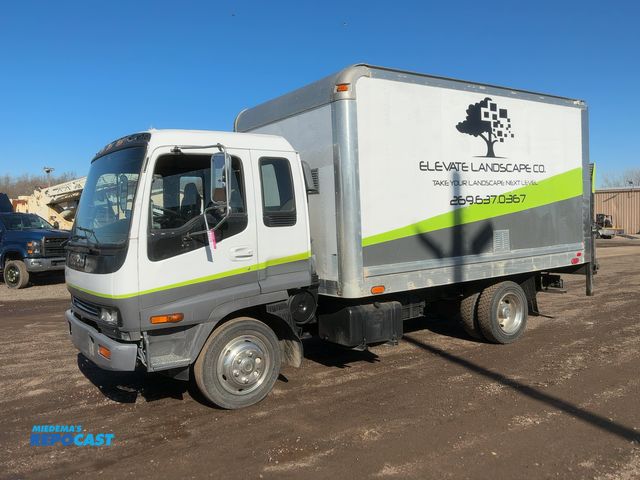 Lot 2-22376 - 2001 Isuzu FRR Box Truck