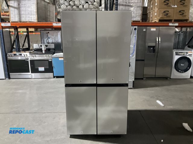 Lot 2-46399 - Scratch & Dent Samsung RF29DB960012 Refrigerator/Freezer