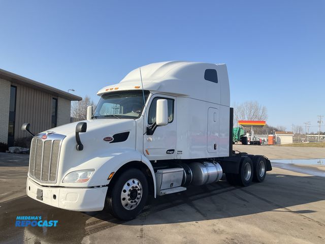 Lot 2-10010 - 2020 Peterbilt 579 Semi Truck