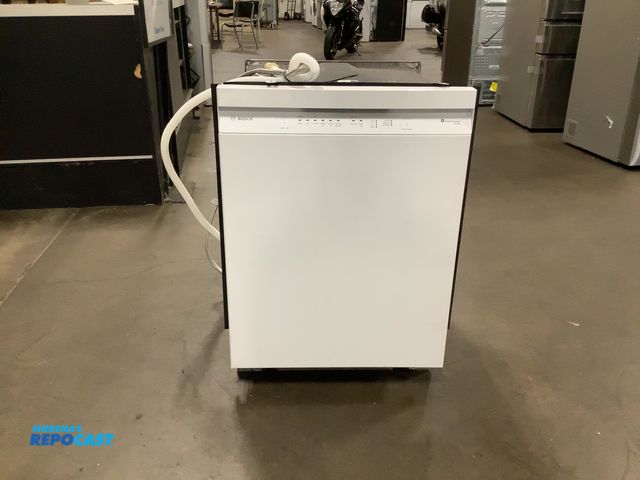 Lot 2-55250 - Scratch & Dent Free Standing Bosch SHE41CM2N/34 FD051200150 Dishwasher