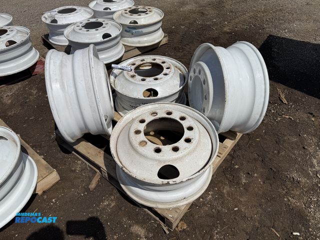 Repocast.com - Lot 2-14051 - SET OF (4) 22.5 BUD WHEELS