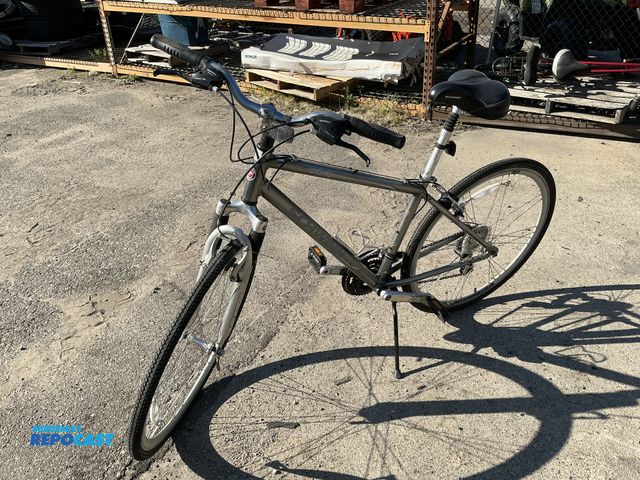 Lot 2-76758 - Schwinn trailway rode bike adjustable seat and kickstand front and back breaks
