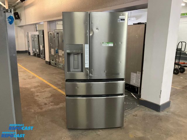 Lot 2-60906 - Scratch & Dent Frigidaire  GRMS2773AF03 Refrigerator/Freezer